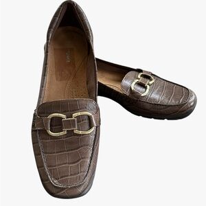 Easy Spirit Avienta Brown Leather Slip
On Moka Crocodile Loafer Woman’s 10M